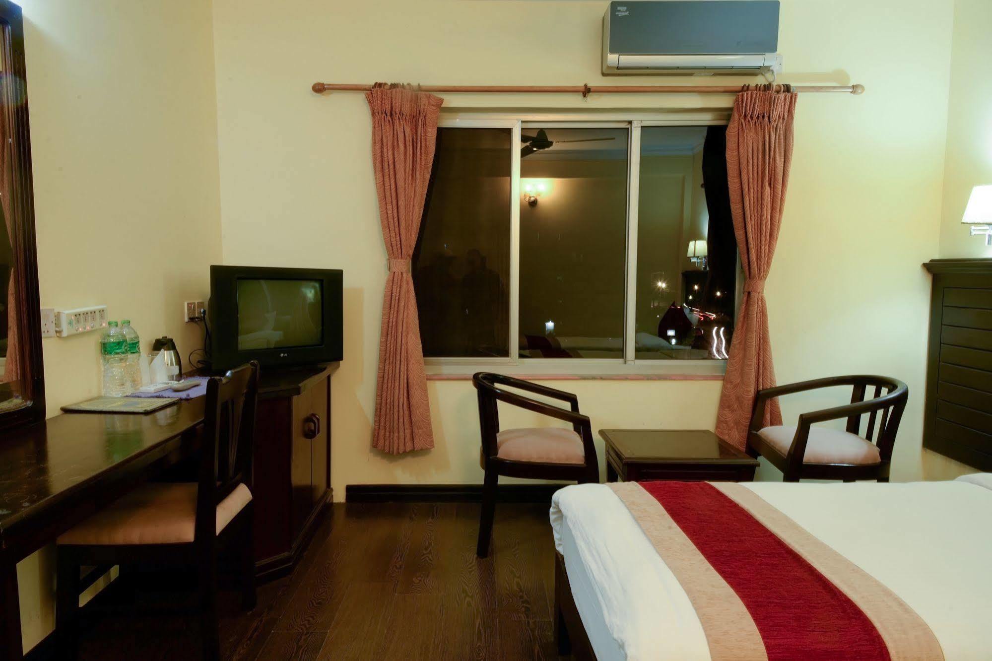 Hotel Lake Star Pokhara Luaran gambar