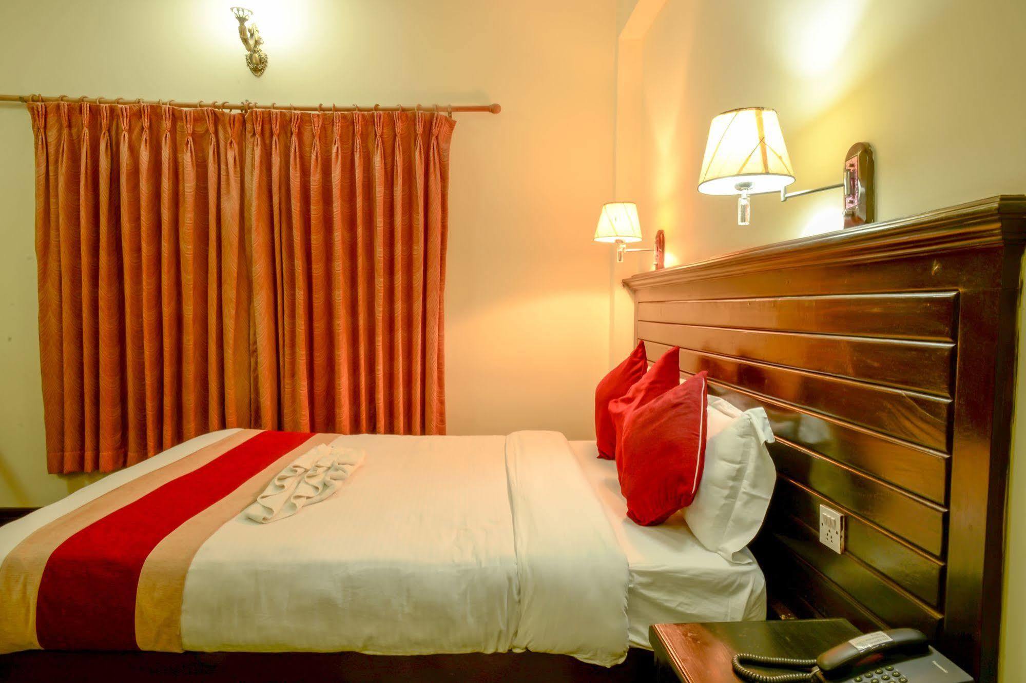 Hotel Lake Star Pokhara Luaran gambar