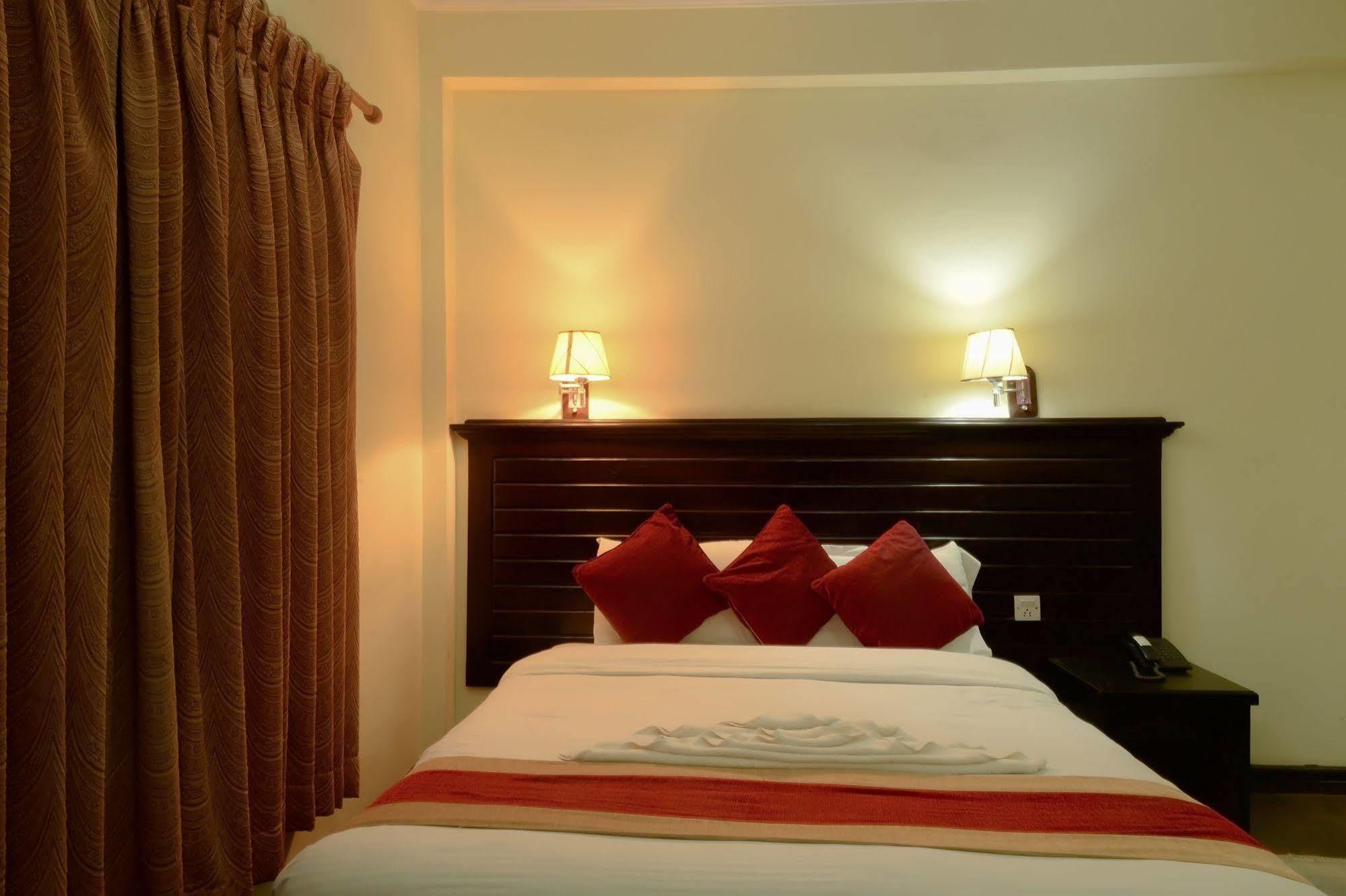 Hotel Lake Star Pokhara Luaran gambar