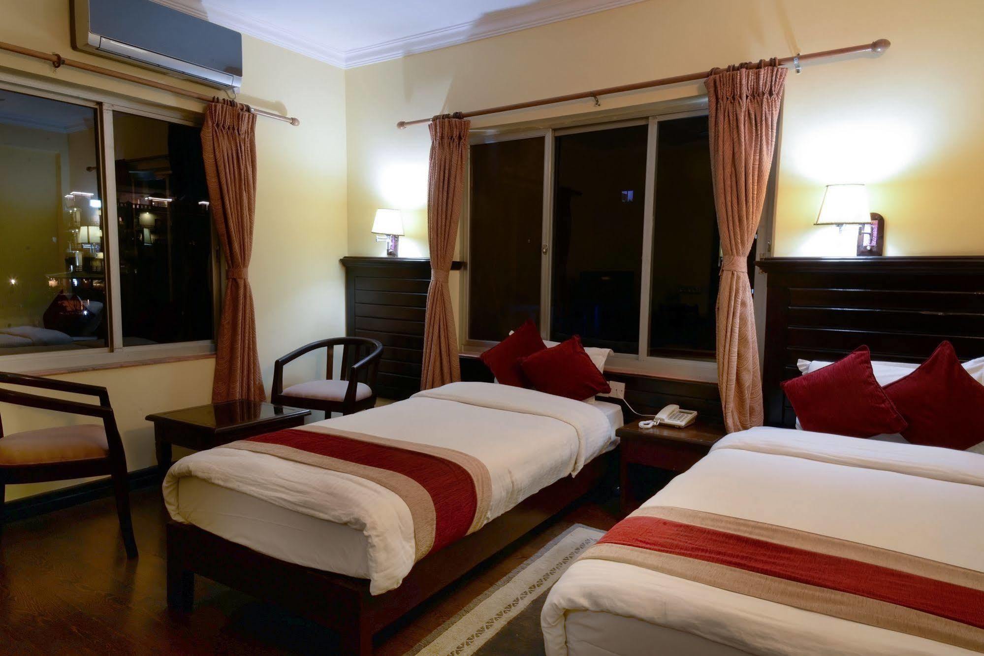 Hotel Lake Star Pokhara Luaran gambar