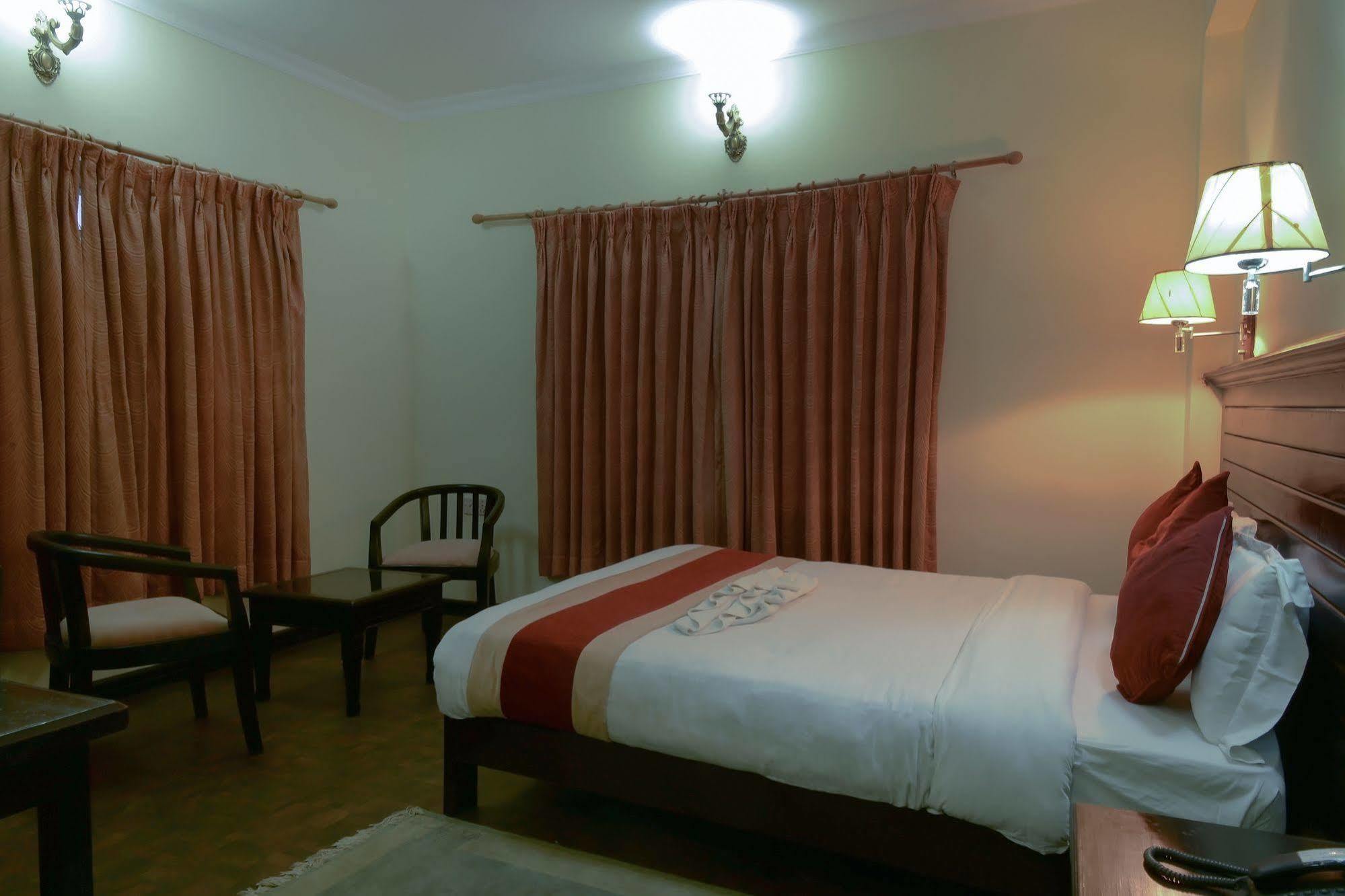 Hotel Lake Star Pokhara Luaran gambar