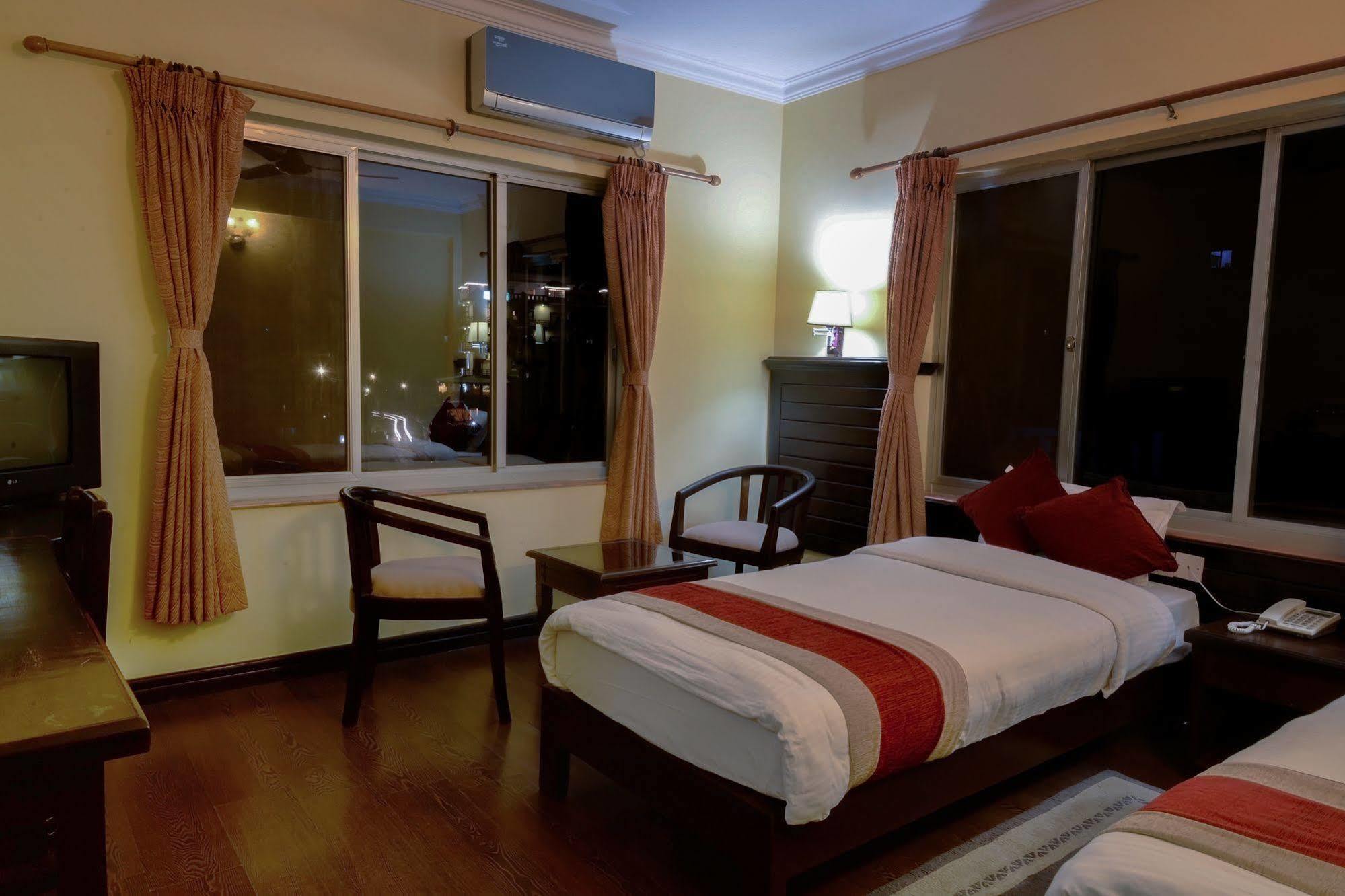 Hotel Lake Star Pokhara Luaran gambar