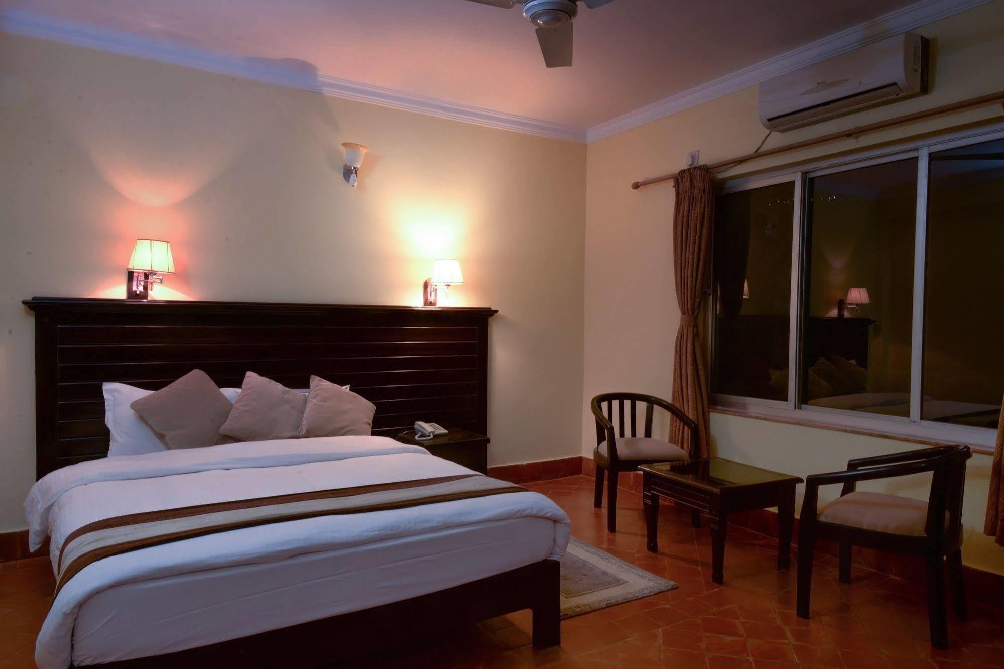 Hotel Lake Star Pokhara Luaran gambar